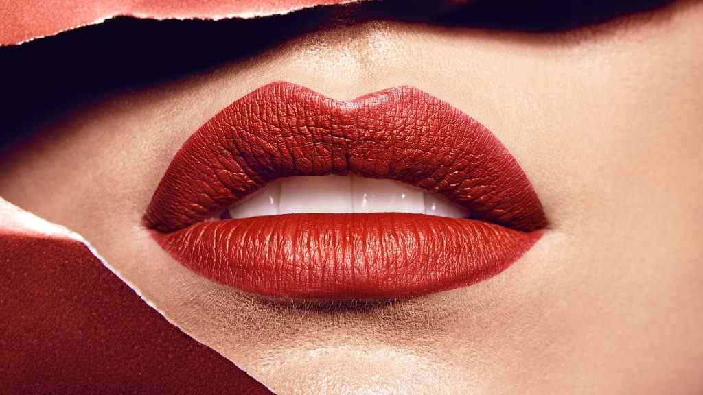 Tips for wearing a red lipstick  – advice from makeup artist